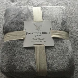 Forsythia Ridge Plush Blanket